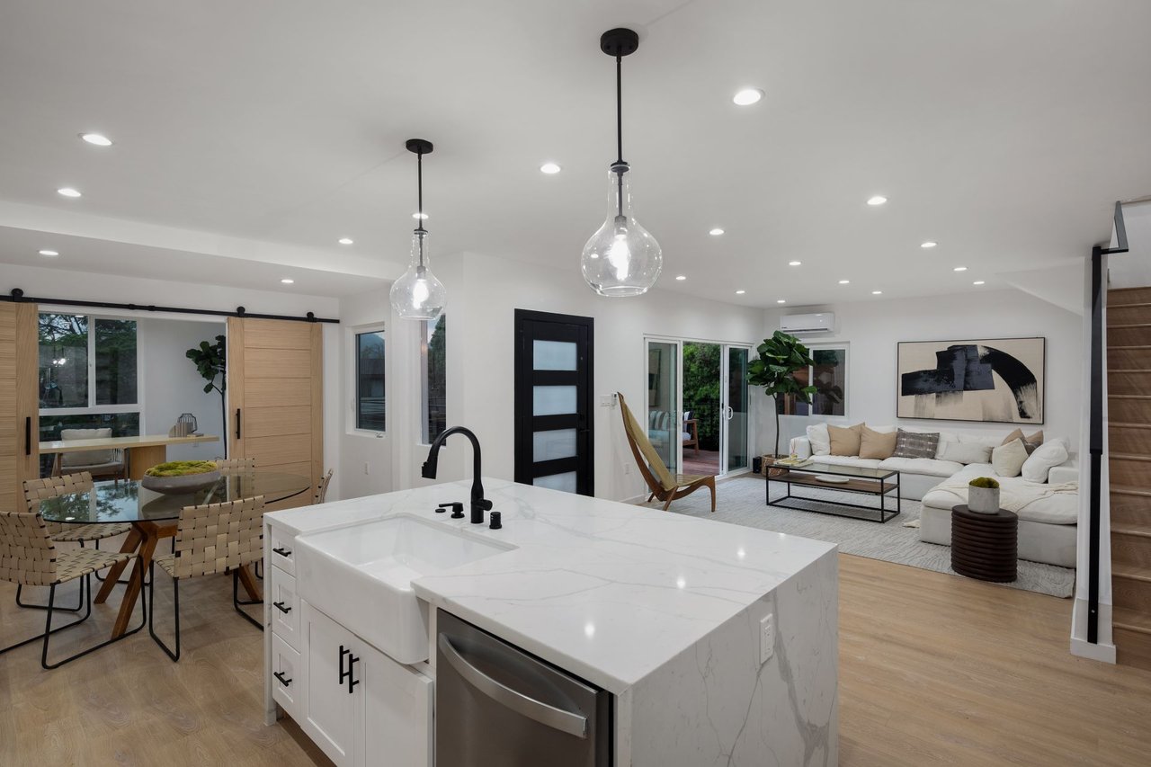 574 Mount Holyoke Ave