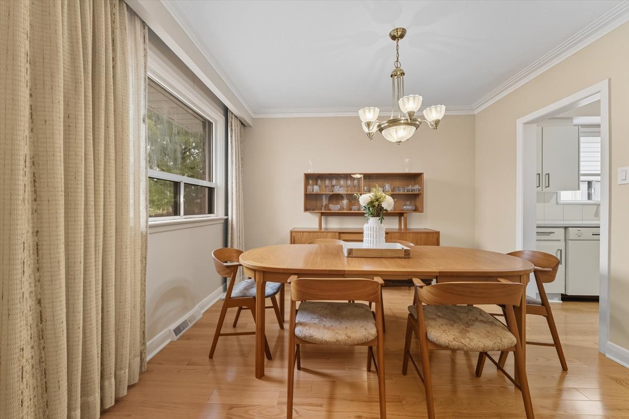 6 Berryton Ave