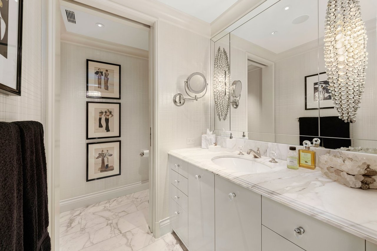 210 Central Park South, 11CD