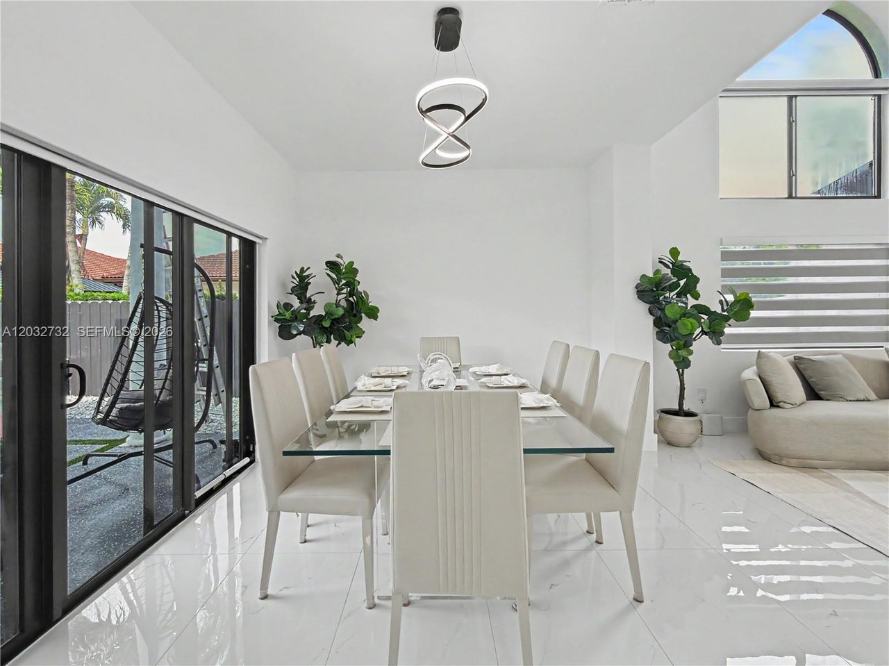15490-sw-18-lane-miami-fl-pool-home-sold-dining-area