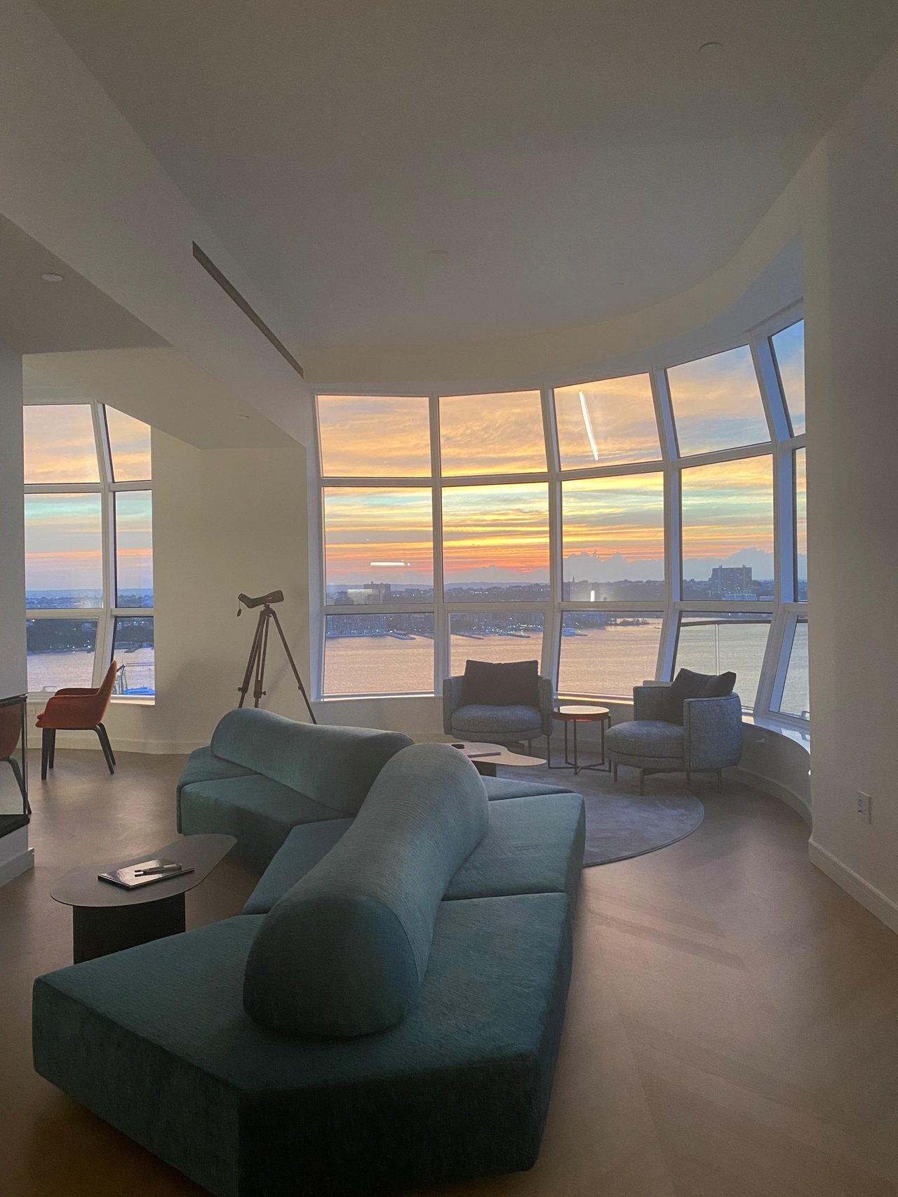 515 W 18th St #PH2203