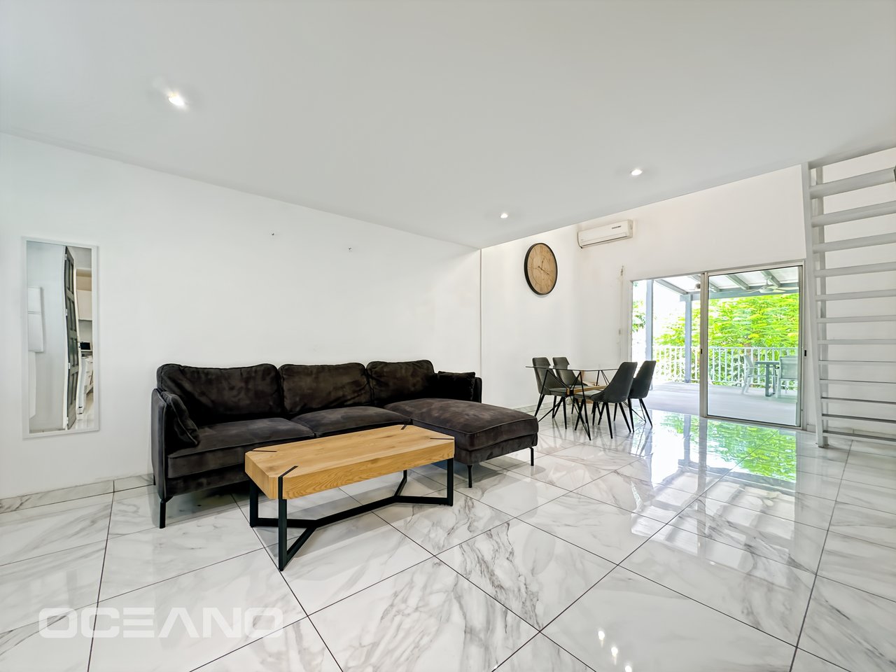 Exclusive : Cozy Home with Mezzanine and Large Terrace – Orient Bay