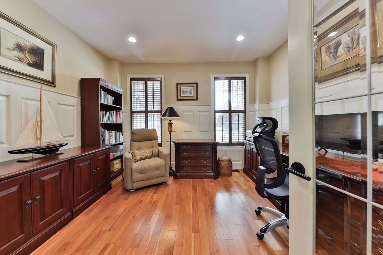 3105 Lakeshore Road, Burlington