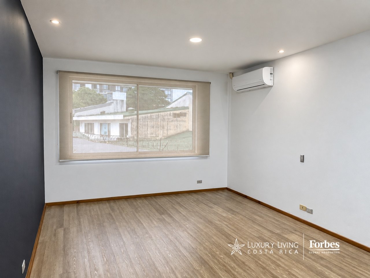 21574 - Sale of a building with an excellent location in Barrio Dent