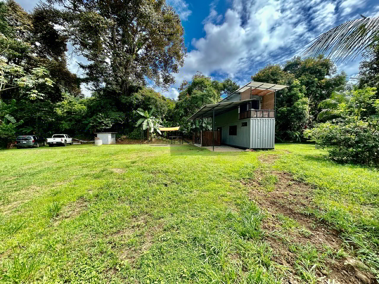 Hatillo Breeze, 2 Bedroom Home on 1,311m2 of usable land and year round creek!