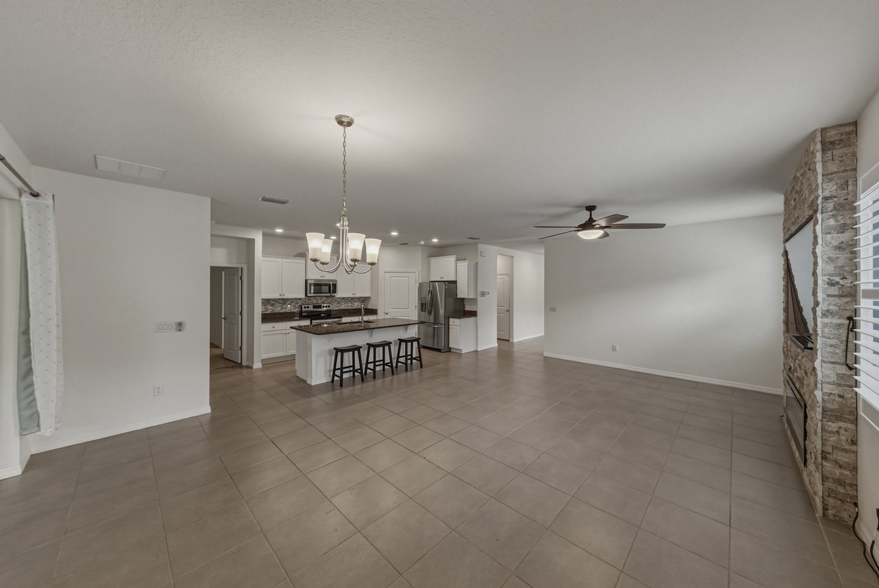 12322 EASTPOINTE DR