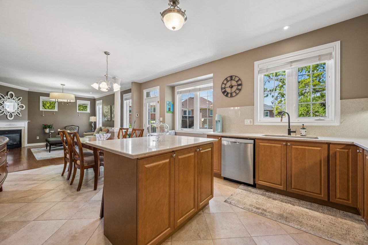 2283 Briargrove Circle, Oakville, ON