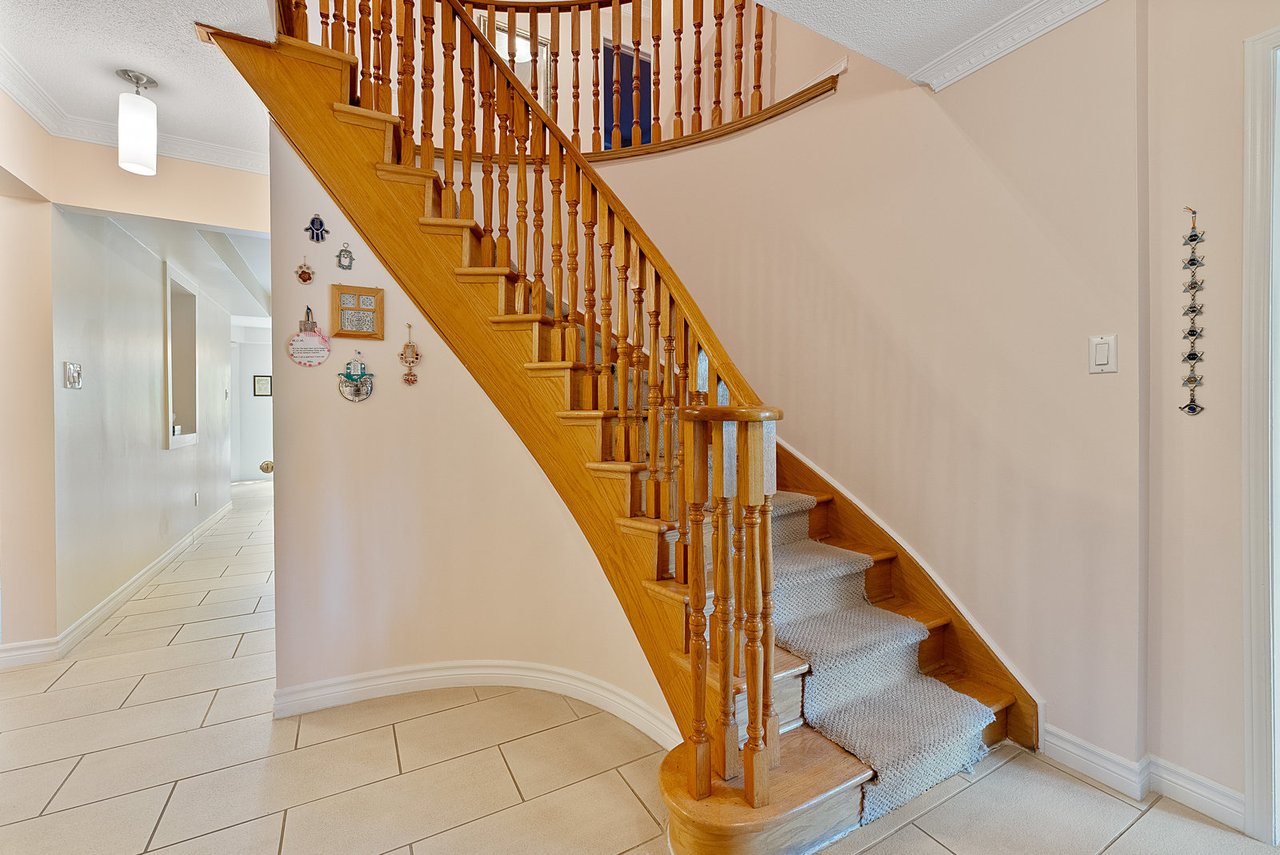 28 Thornway Ave