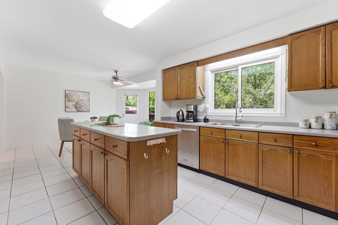 5211 Micmac Cres