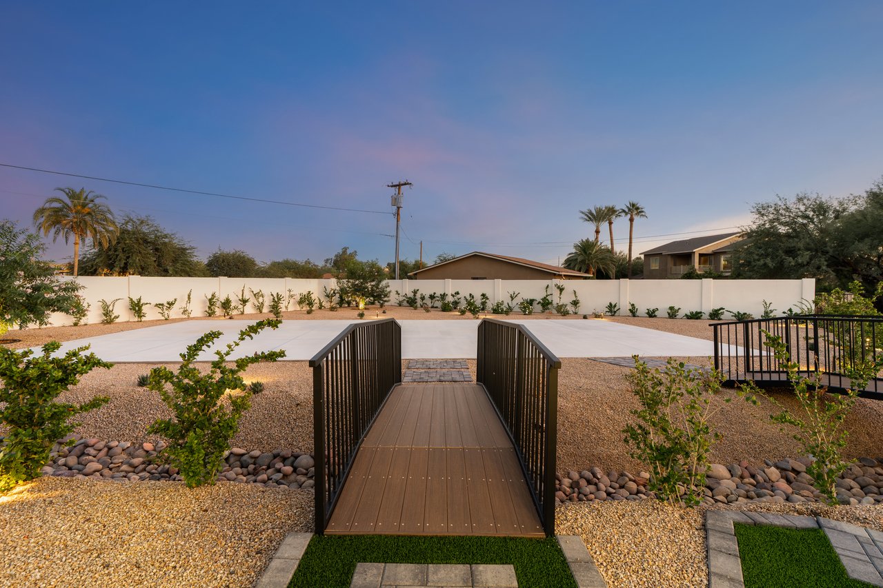 10809 North 82nd Place