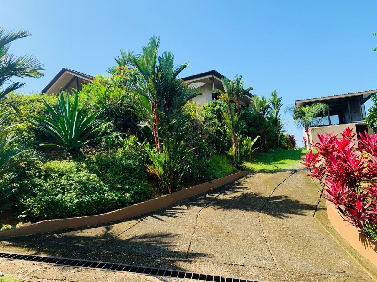 Ocean View Estate with Guest Cabins, Ojochal, Puntarenas