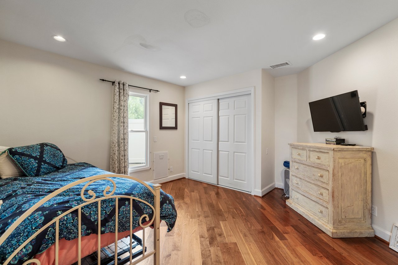 38405 Avenida La Cresta