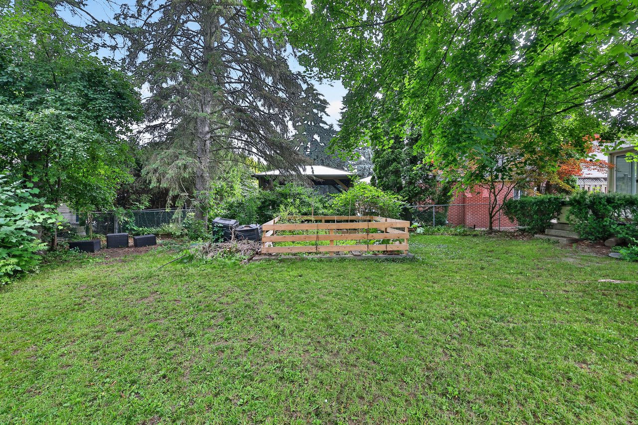 975 Cresthampton Lane