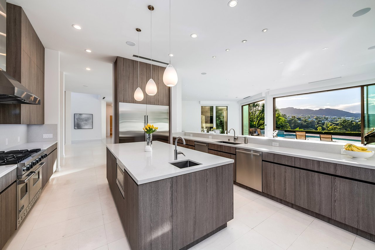 16167 Royal Oak Rd, Encino