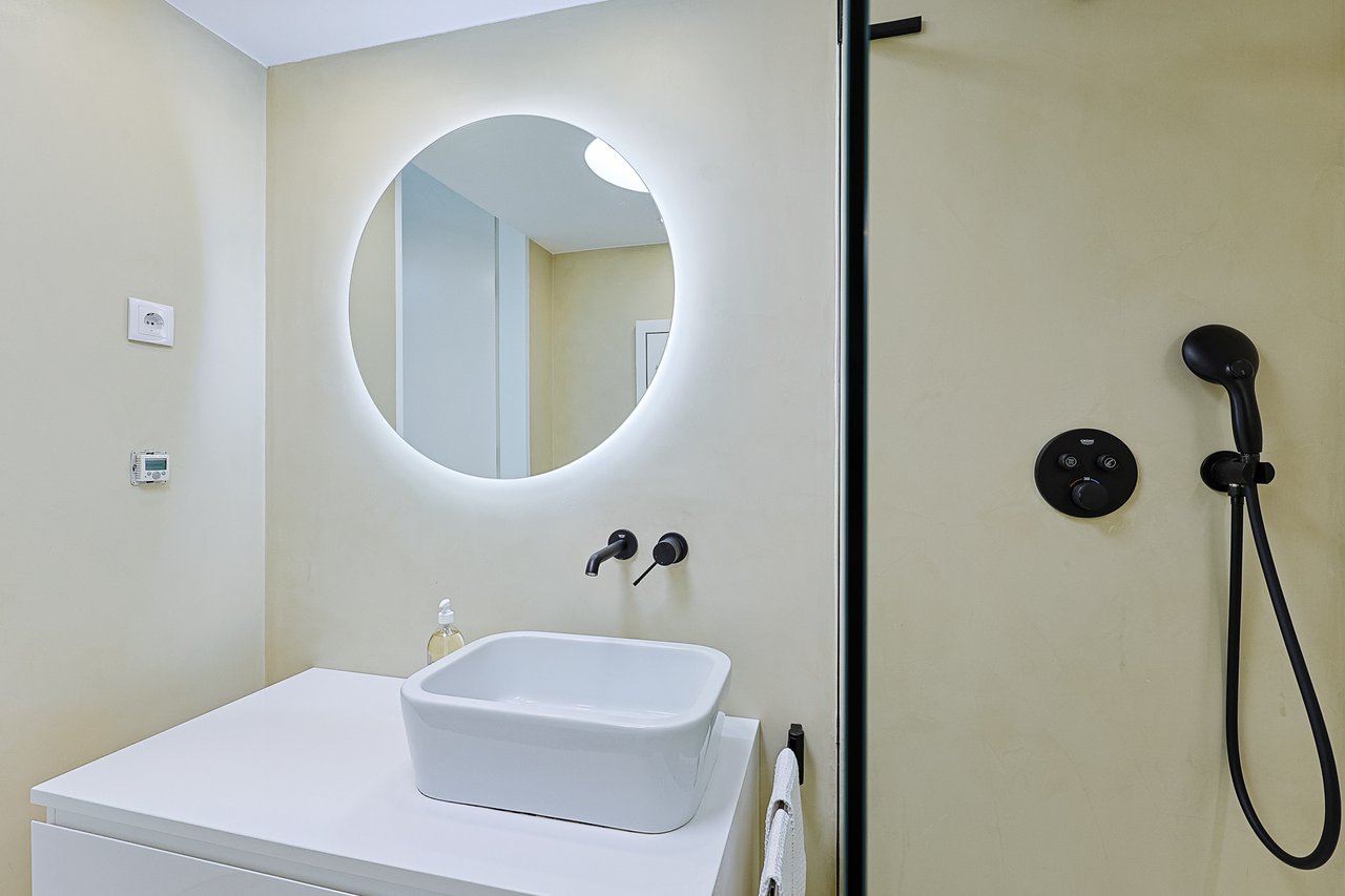 “The Green Villa” – Elegant Luxury Villa with Pool in Carnaxide, Oeiras