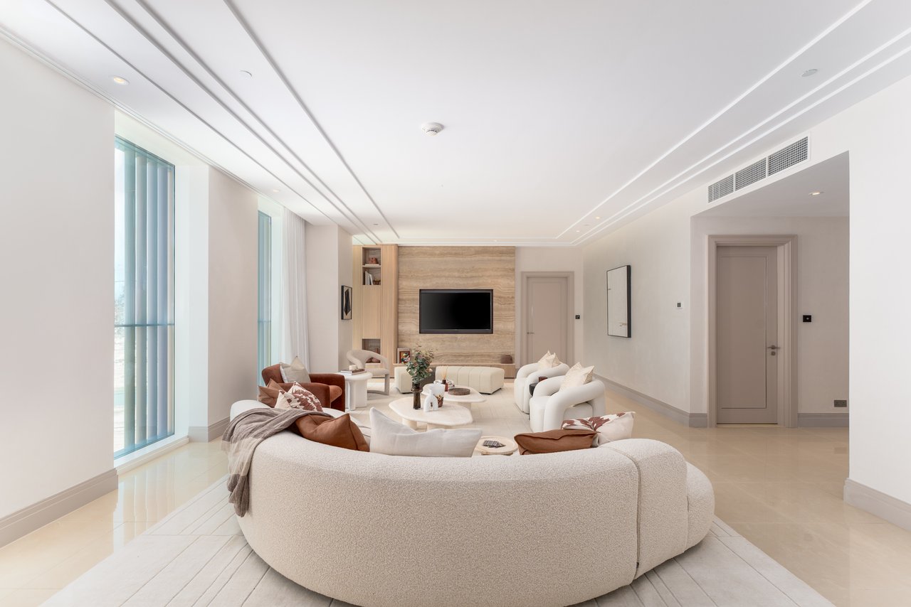 Four Seasons Private Residences Apartment 