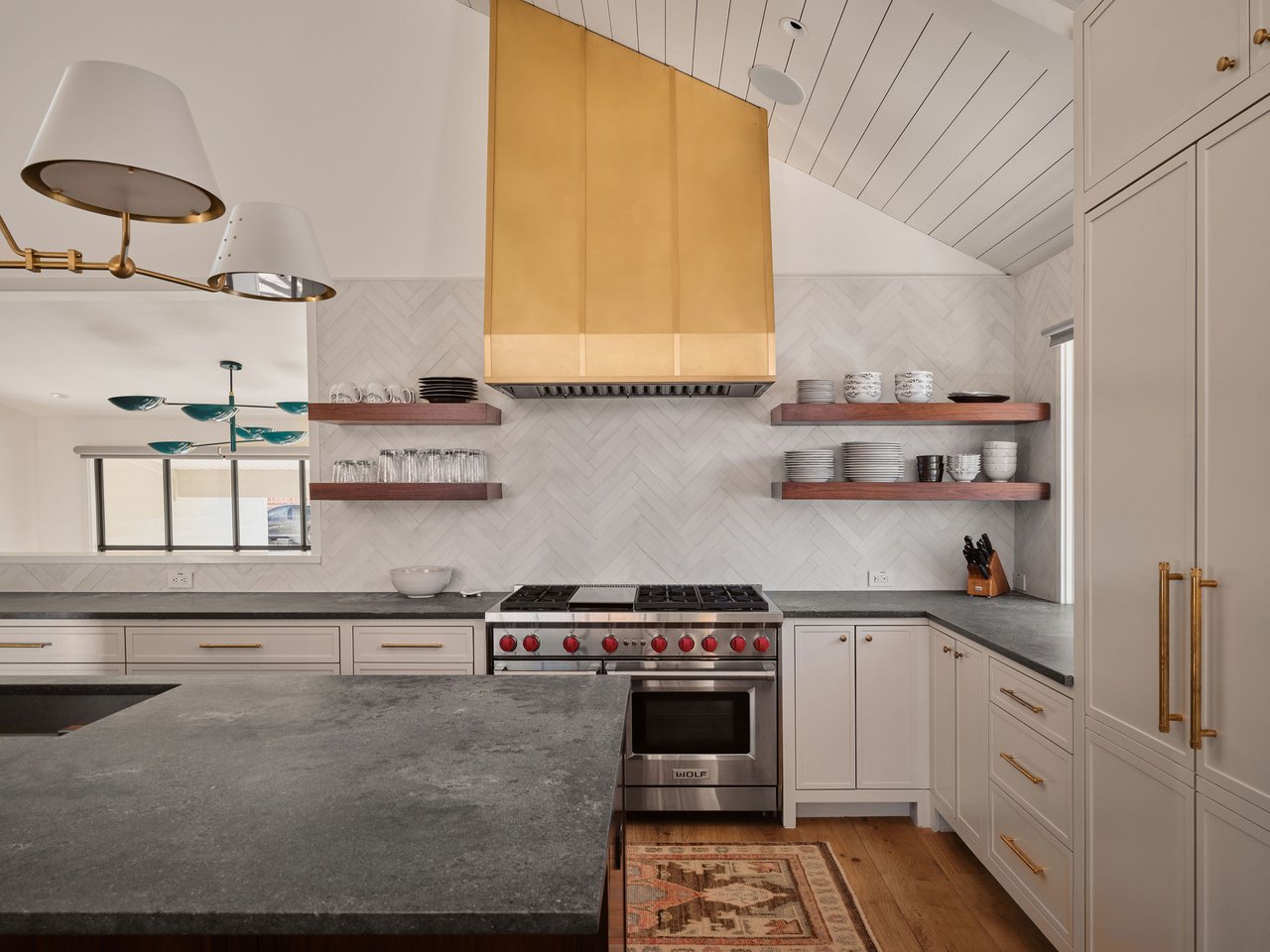 3016 Edgewater Drive