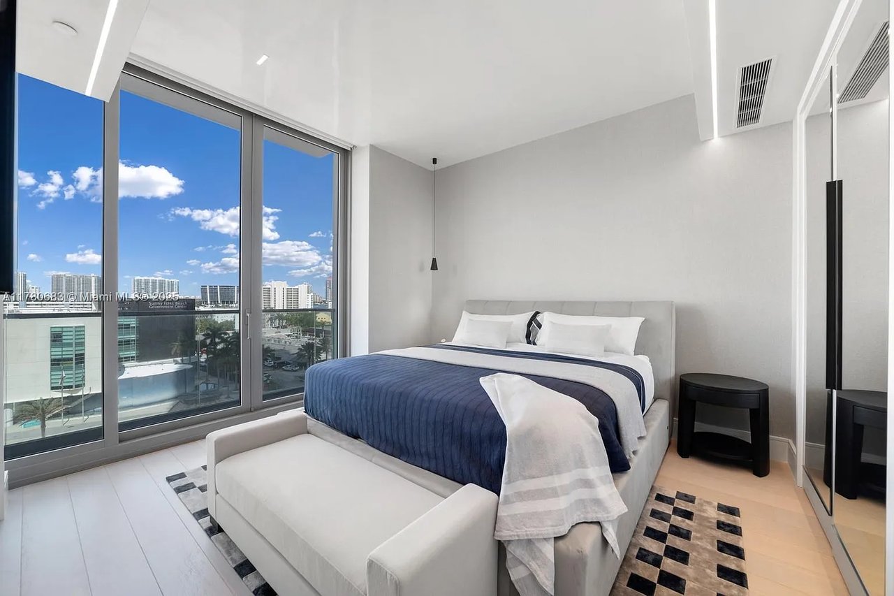17975 Collins Ave #N701