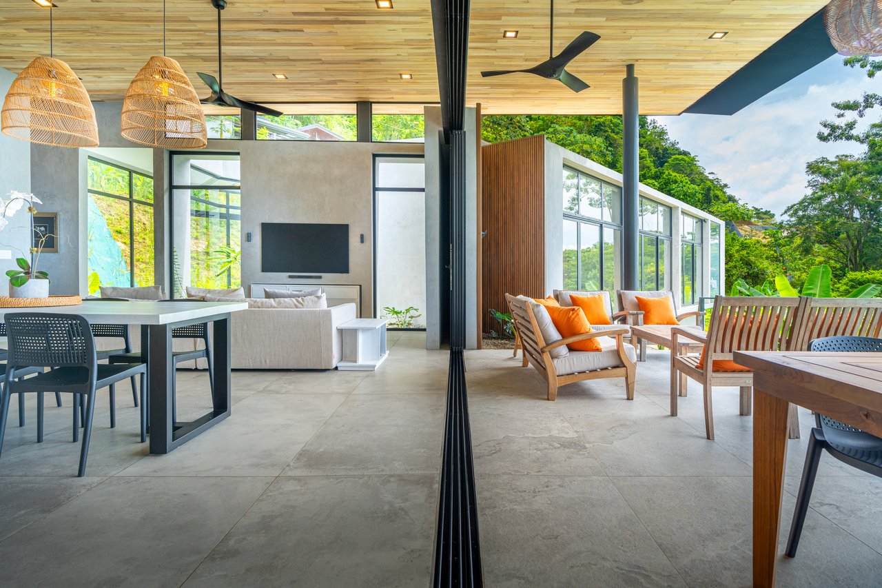 Casa La Artista - Sleek Modern Retreat with Ocean & Mountain Views in Ojochal