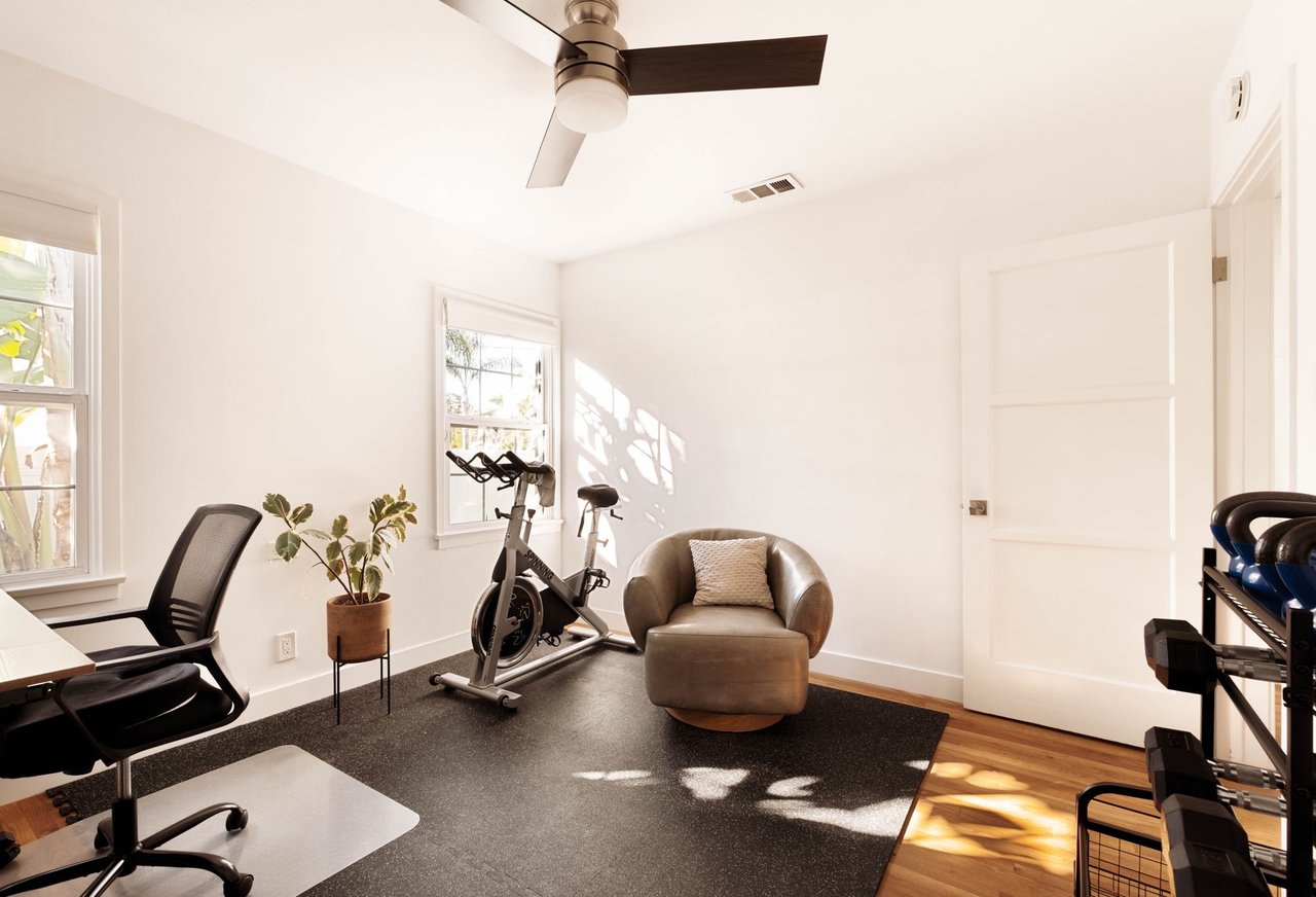 Effortless California Living in This Tarzana Ranch