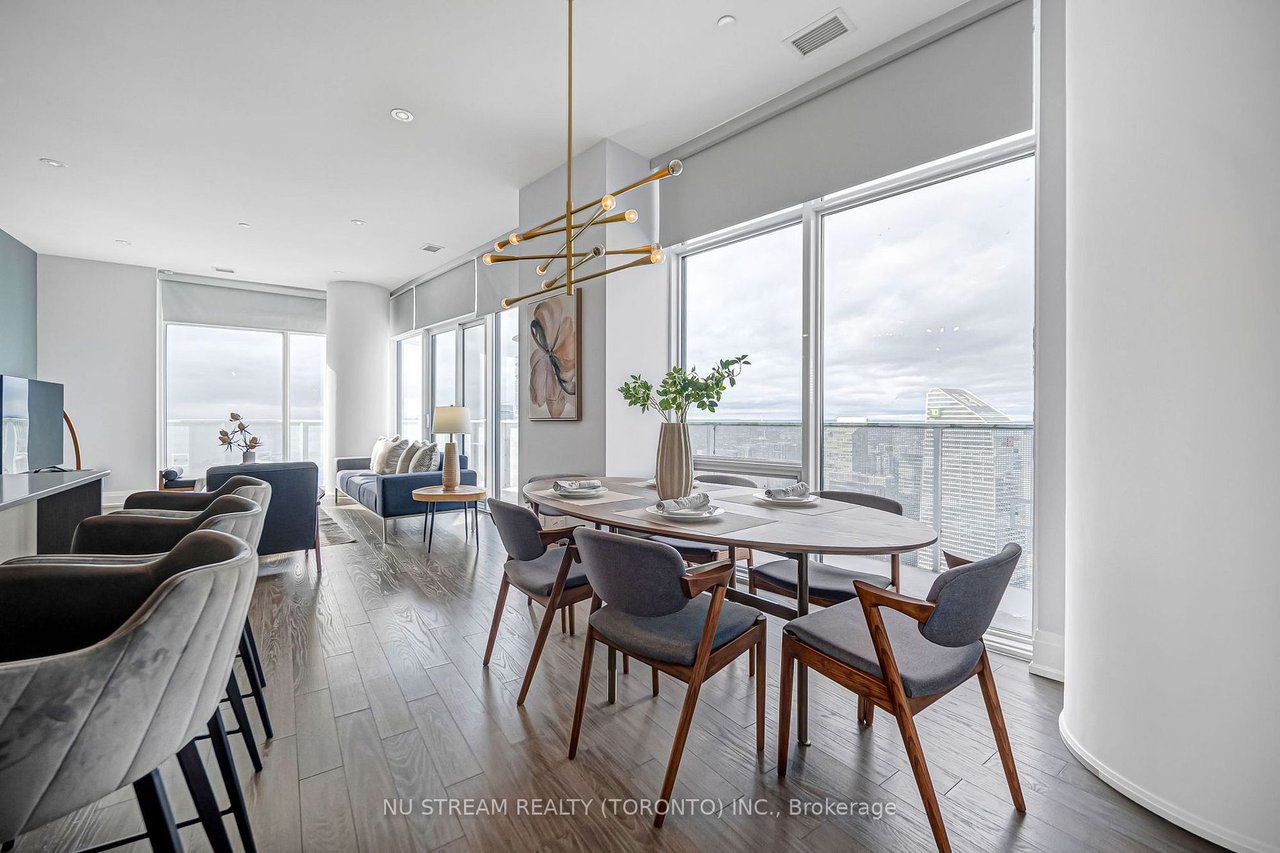 ICONIC LIVING AT 100 HARBOUR ST