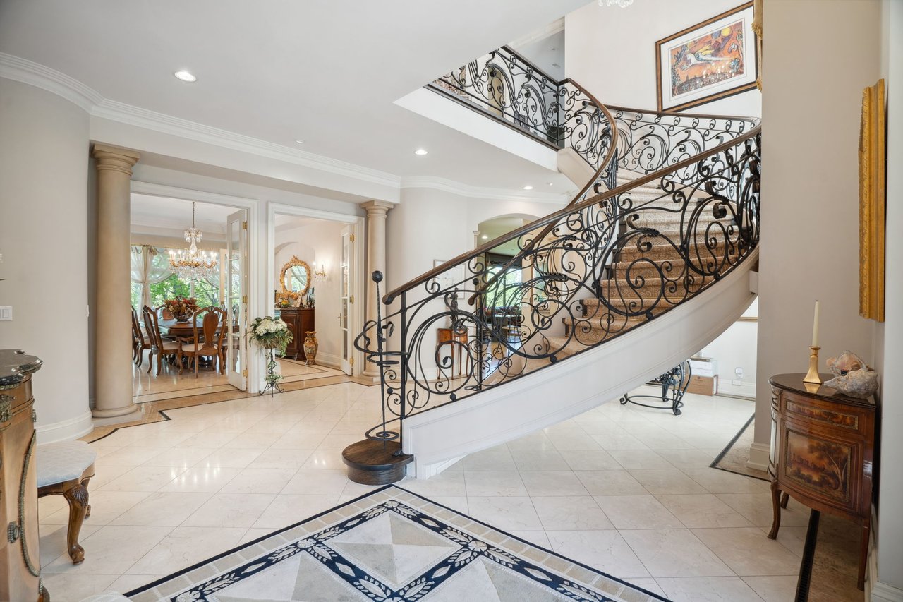 Prestigious Riverview Drive