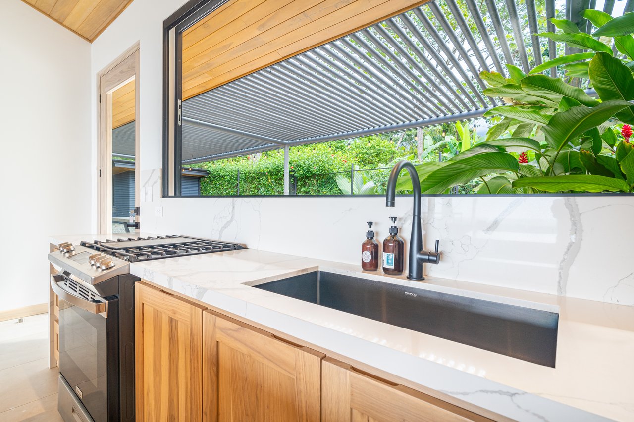 Casa Amarilla – Oceanfront Luxury Meets Sustainable Living in Tres Rios