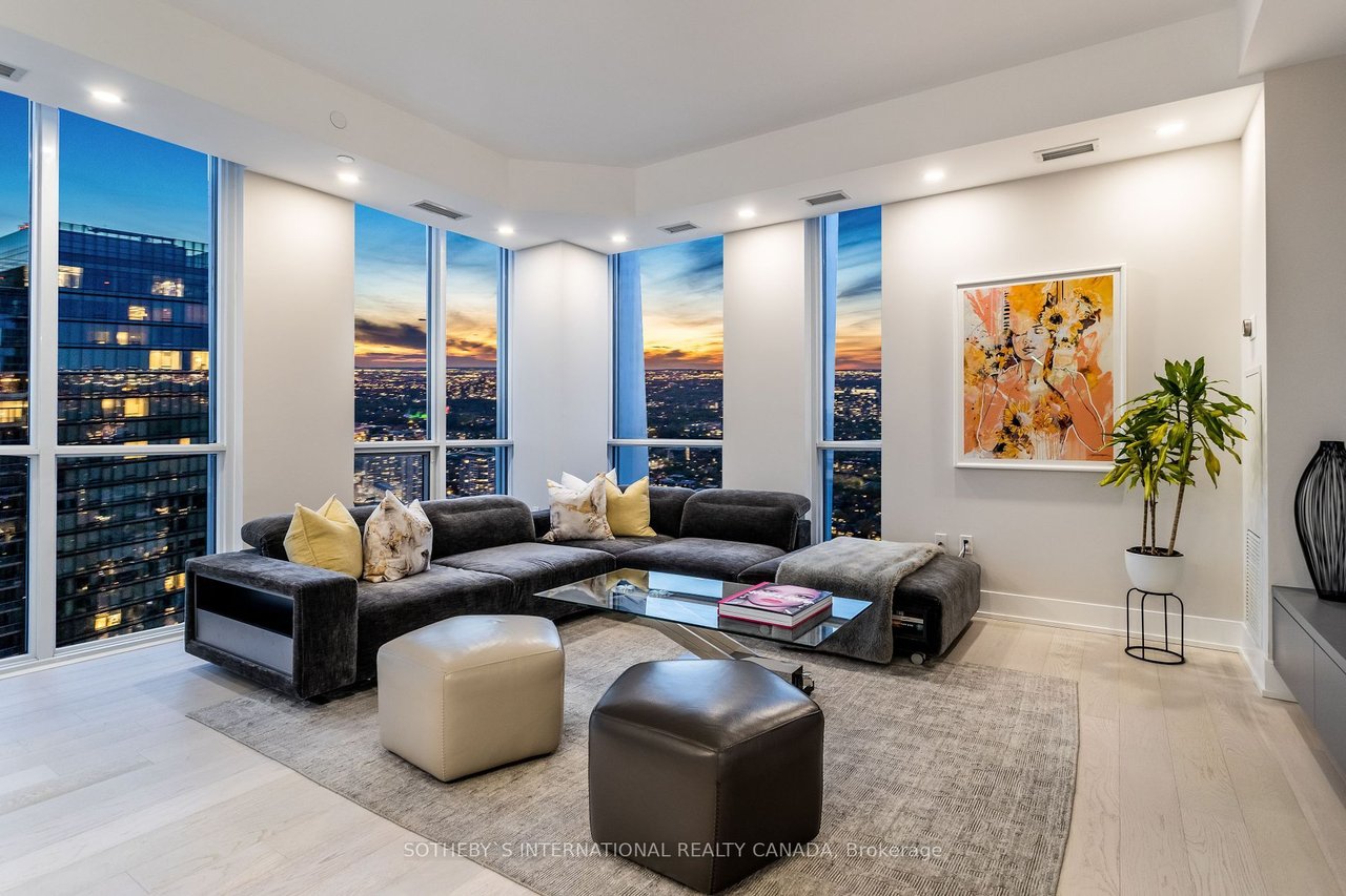 LUXURY SUITE IN YORKVILLE 