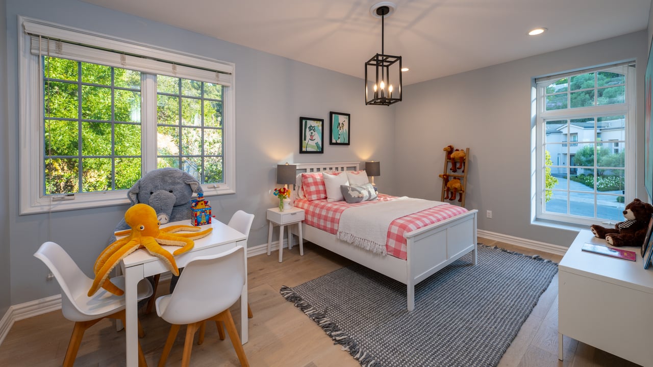 3686 Benedict Canyon Ln, Sherman Oaks 