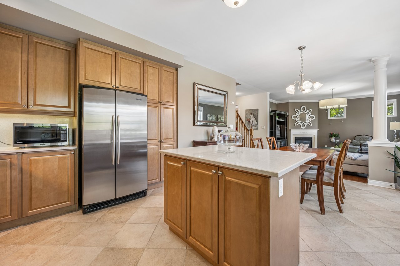 2283 Briargrove Circle, Oakville, ON