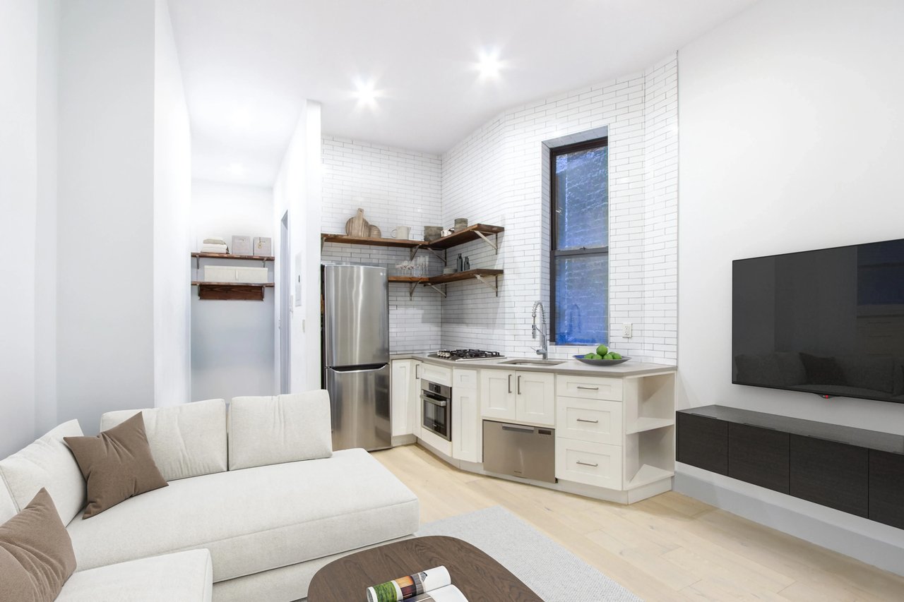 47 E 7th St #BB