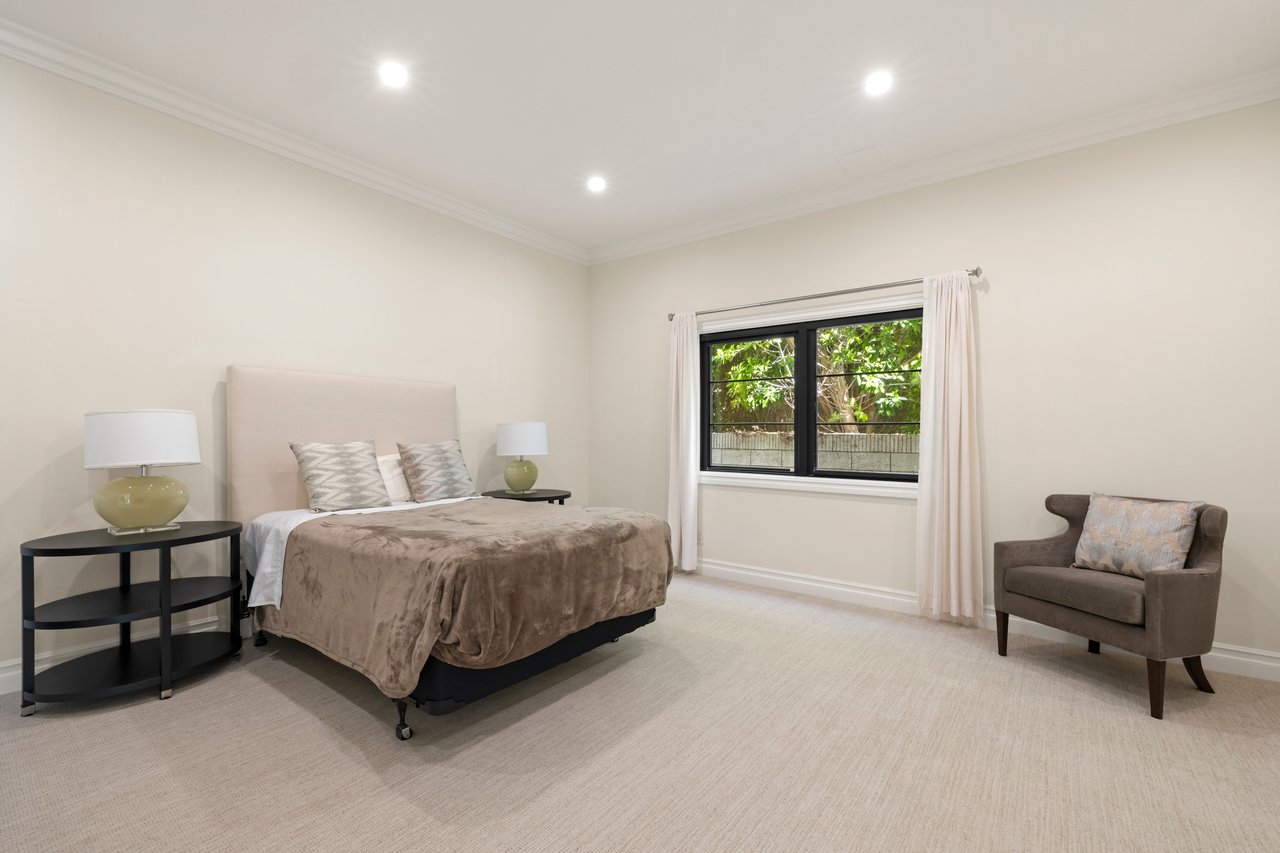 2325 Duxbury Cir