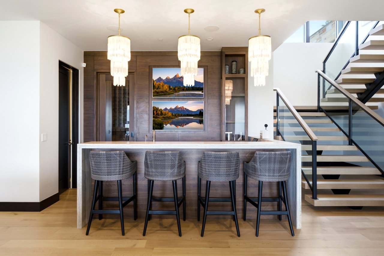 Top-of-Promontory Architectural Estate — Furnished & Turnkey - Front-Row Mountain Views