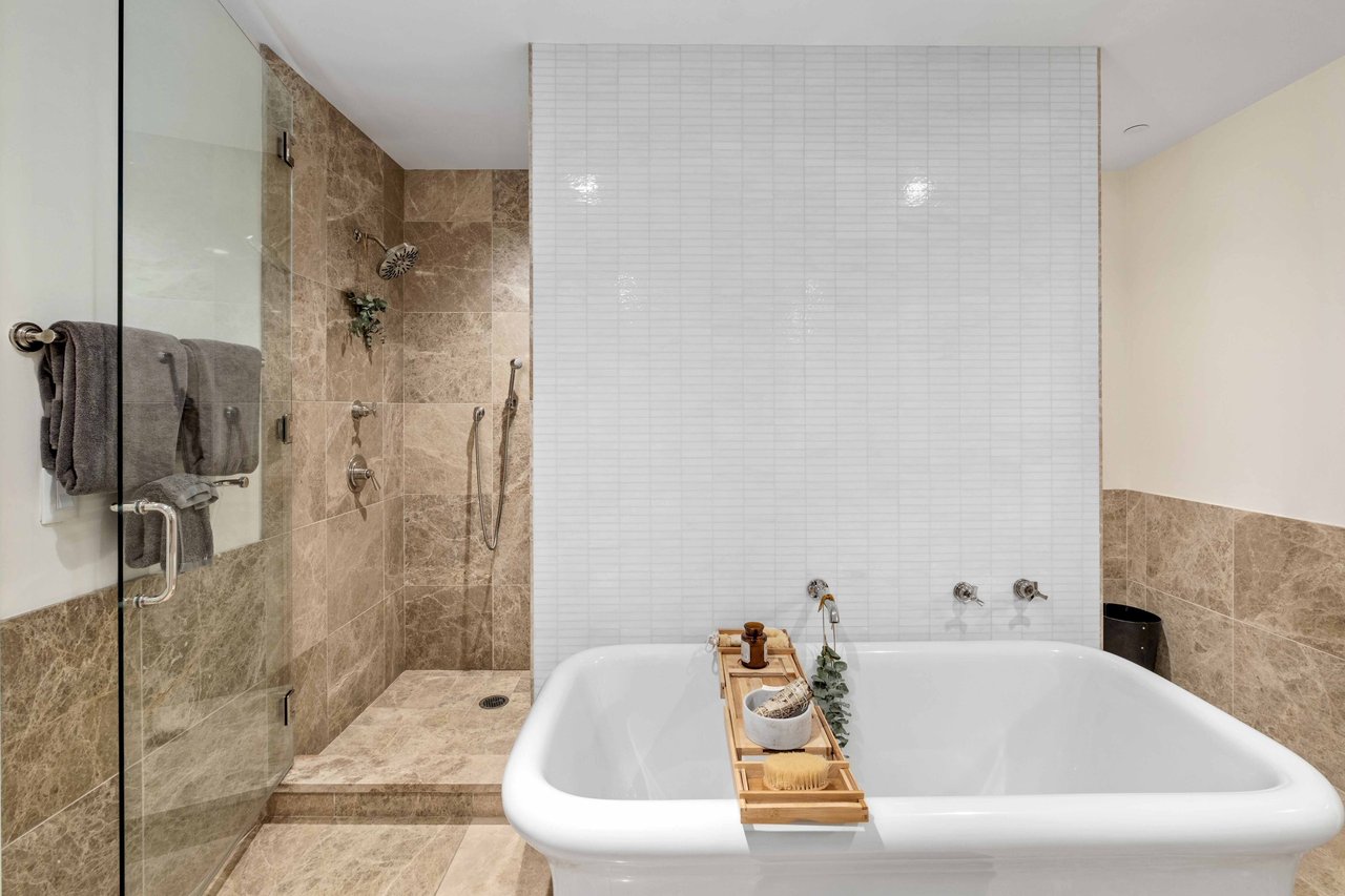 200 Congress Ave #18AE