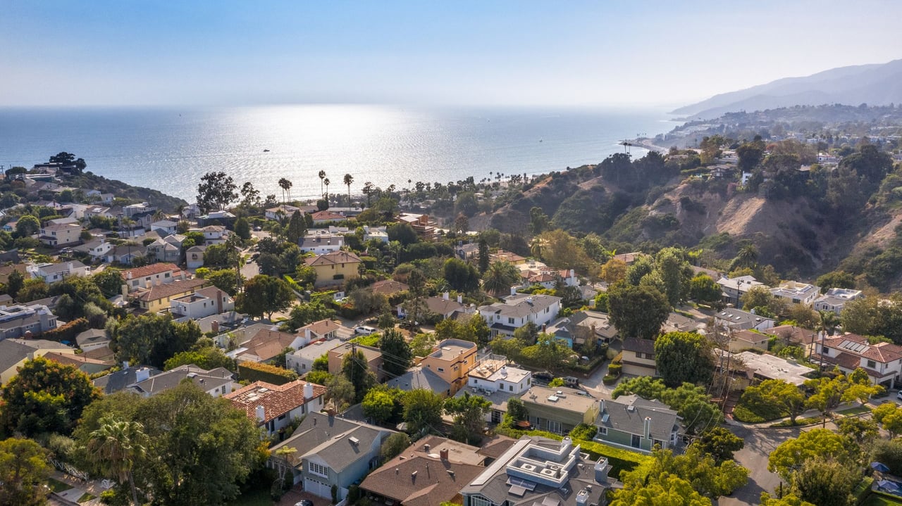 574 Mount Holyoke Ave