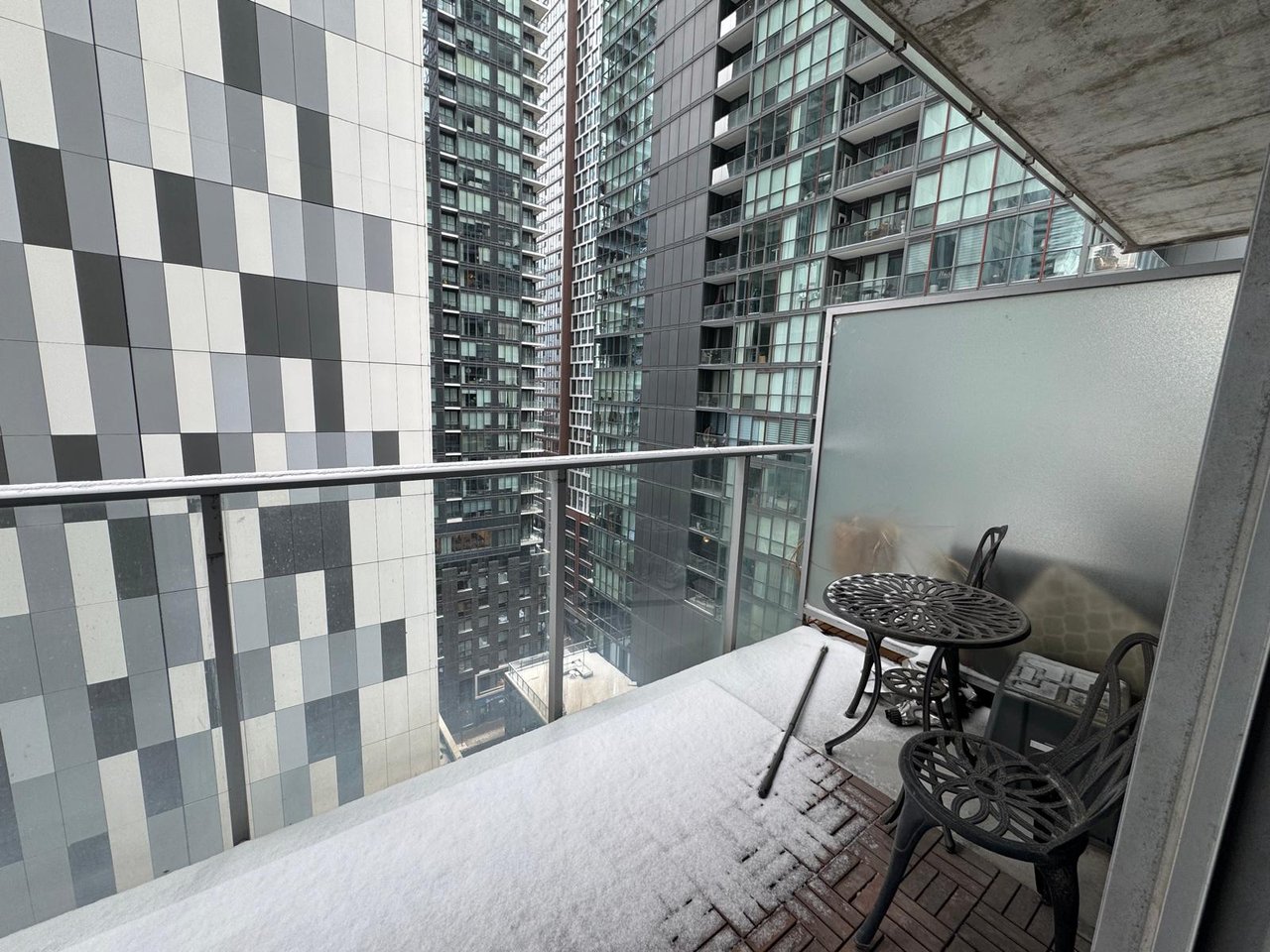 375 King Street W Unit:1605