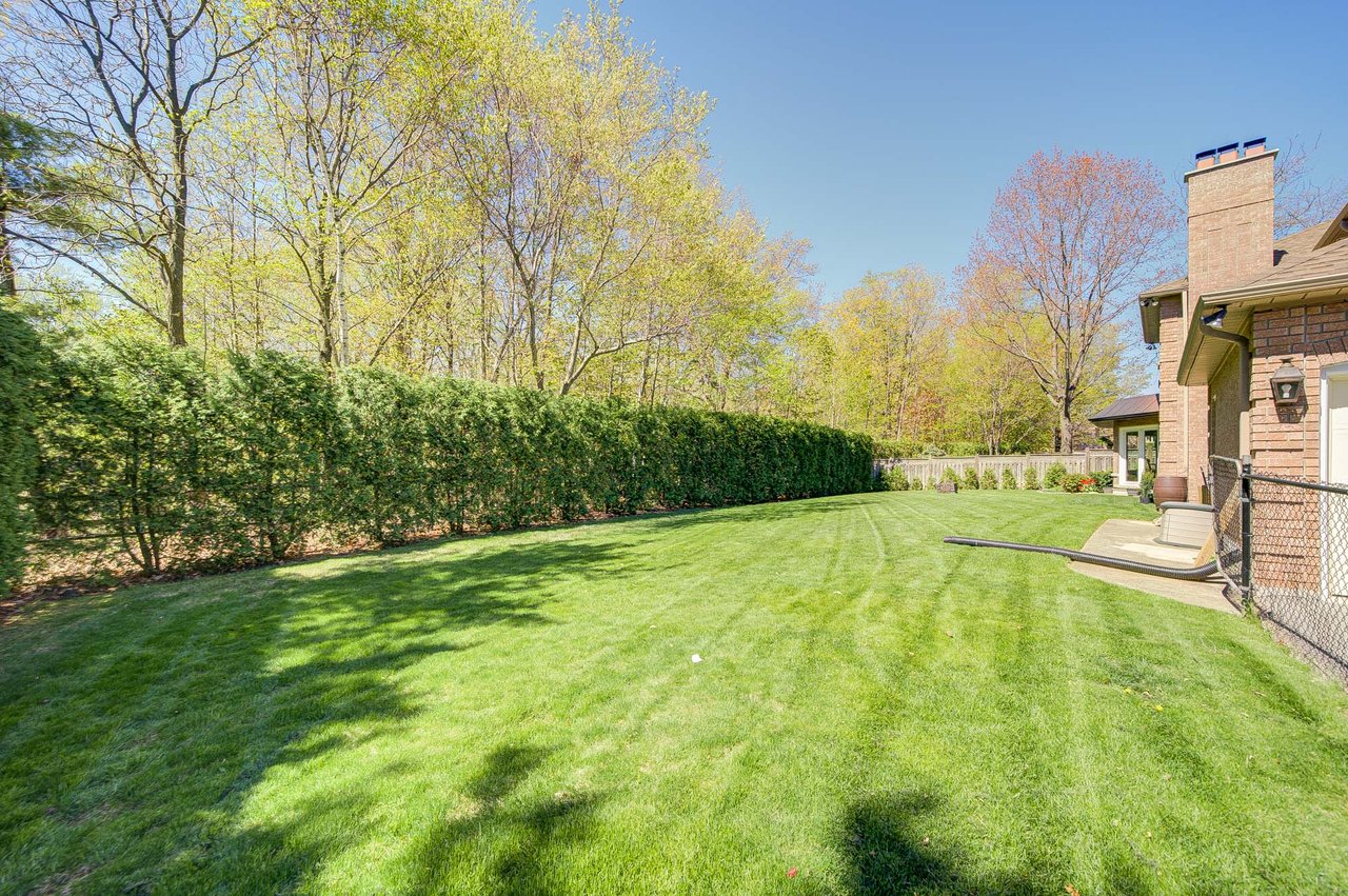 1296 Mapleridge Cres