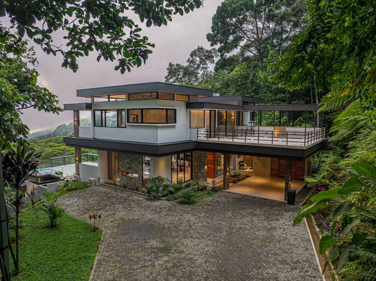 Casa Koules – Architectural 5-Bedroom Oceanview Estate in Prestigious Costa Verde Estates