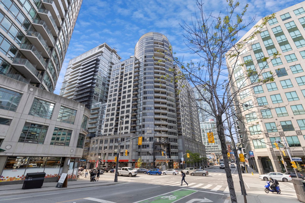 20 Blue Jays Way Unit 1705