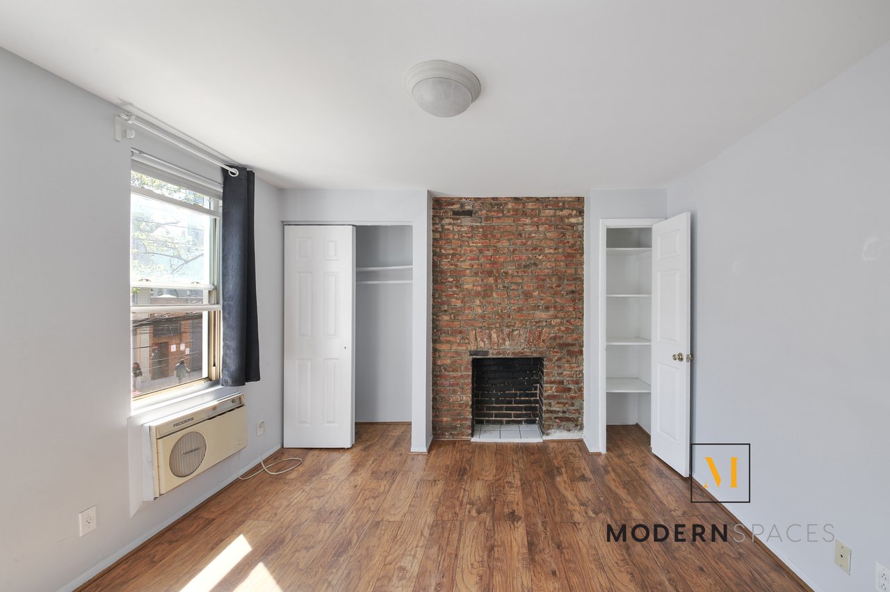 Large 2-Bed in LIC