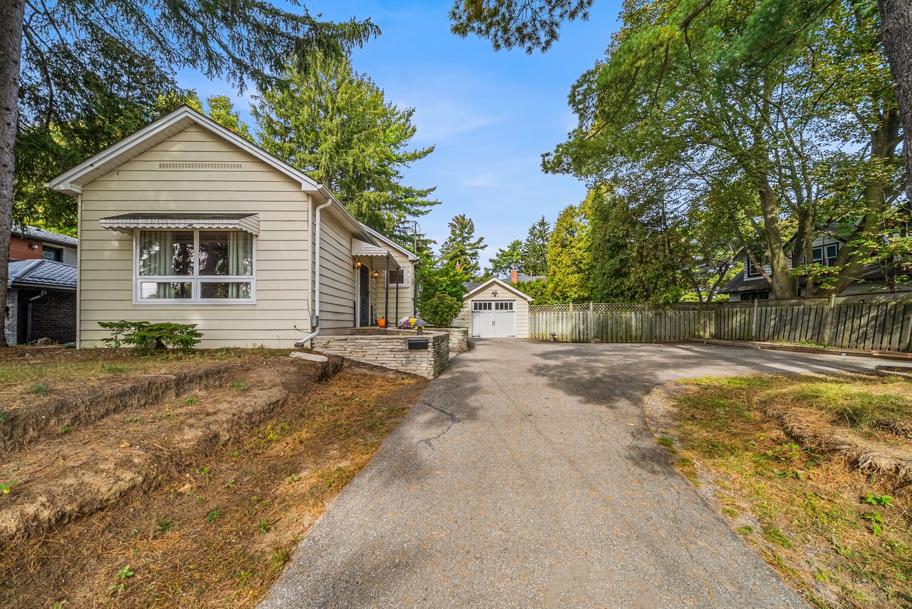 1141 Lakeshore Rd W
