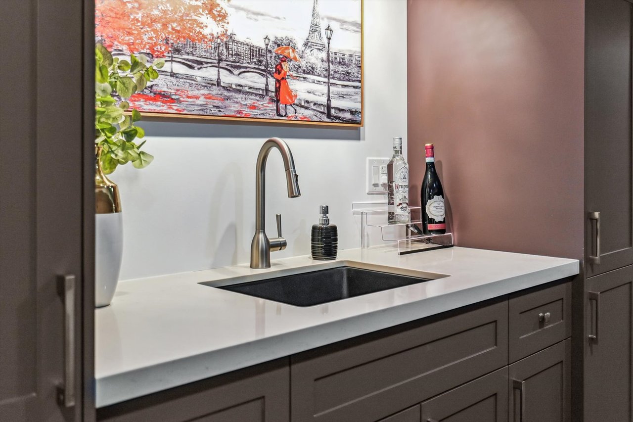 290 Bathurst St