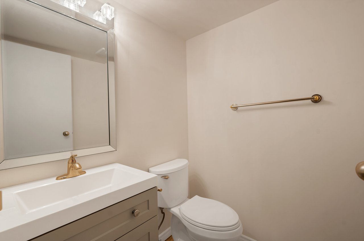 585 Dogwood St S # 201