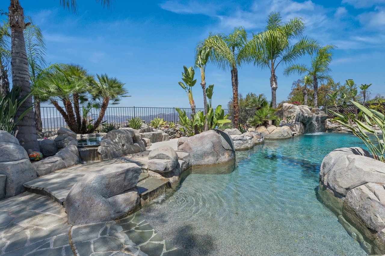 39912 Hillsboro Cir