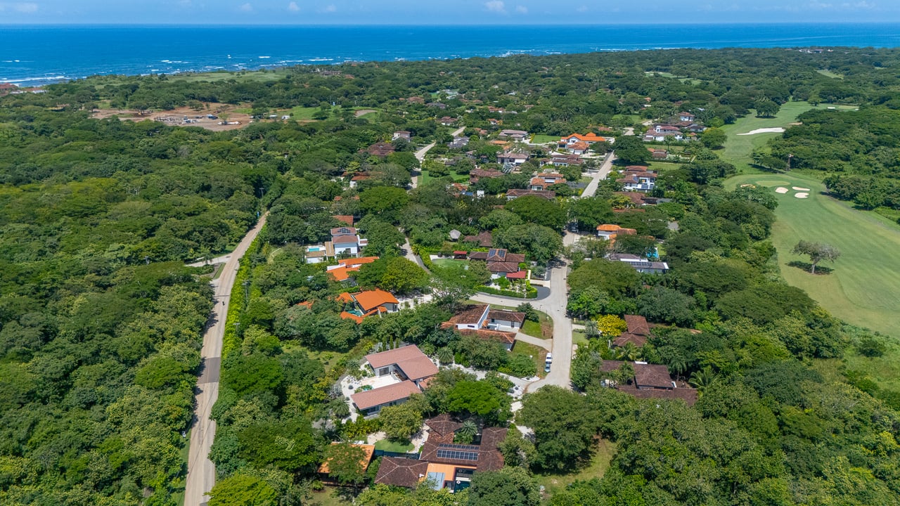 Casa Canto del Agua | Luxury 7-Bedroom Villa with Two Guest Apartments in Hacienda Pinilla’s Reserva de Golf