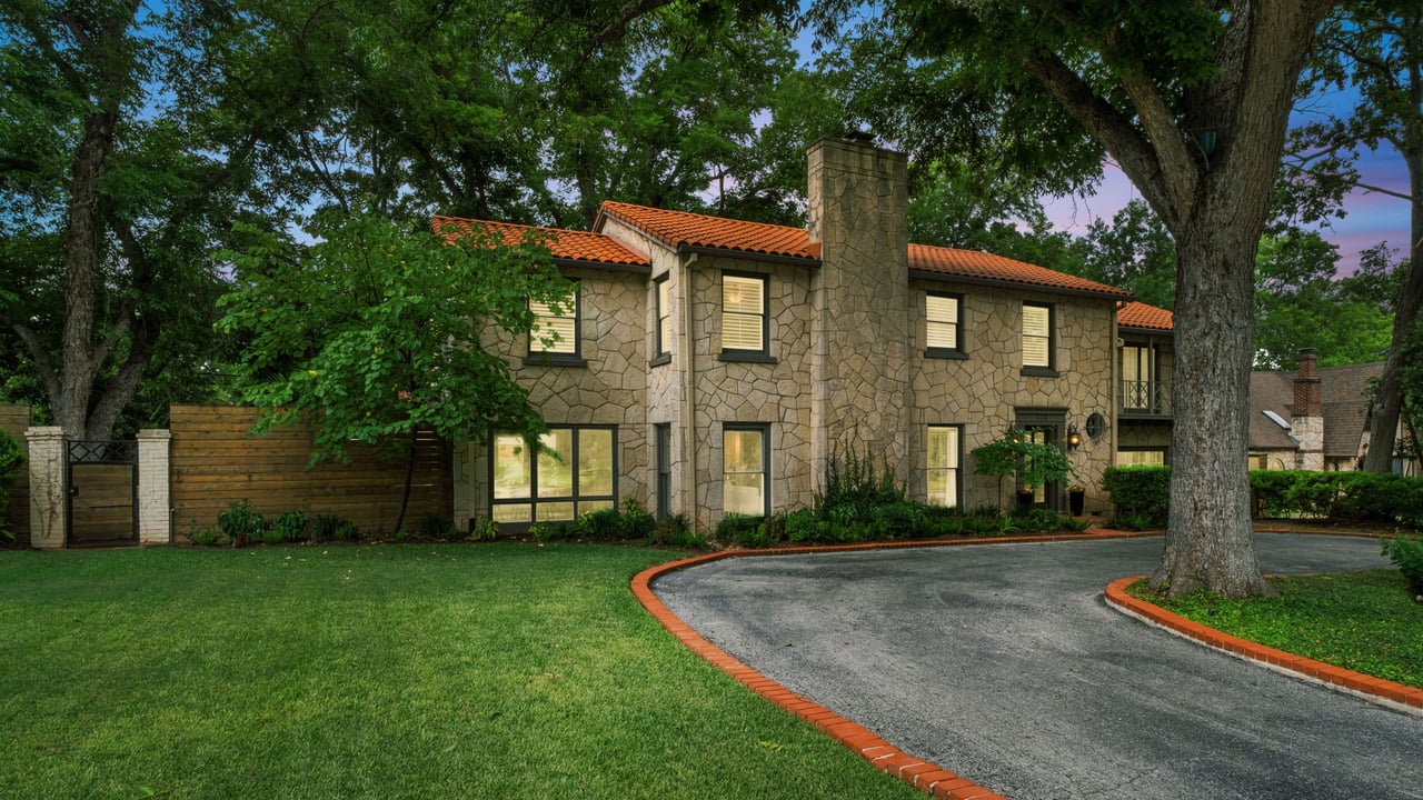 Luxury Property in Olmos Park