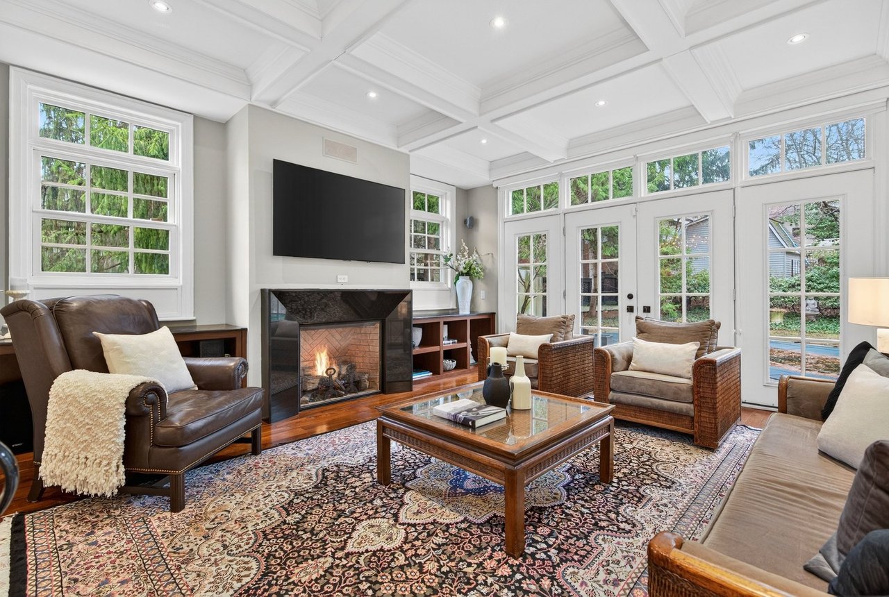  Aldershot Lakeside Elegance