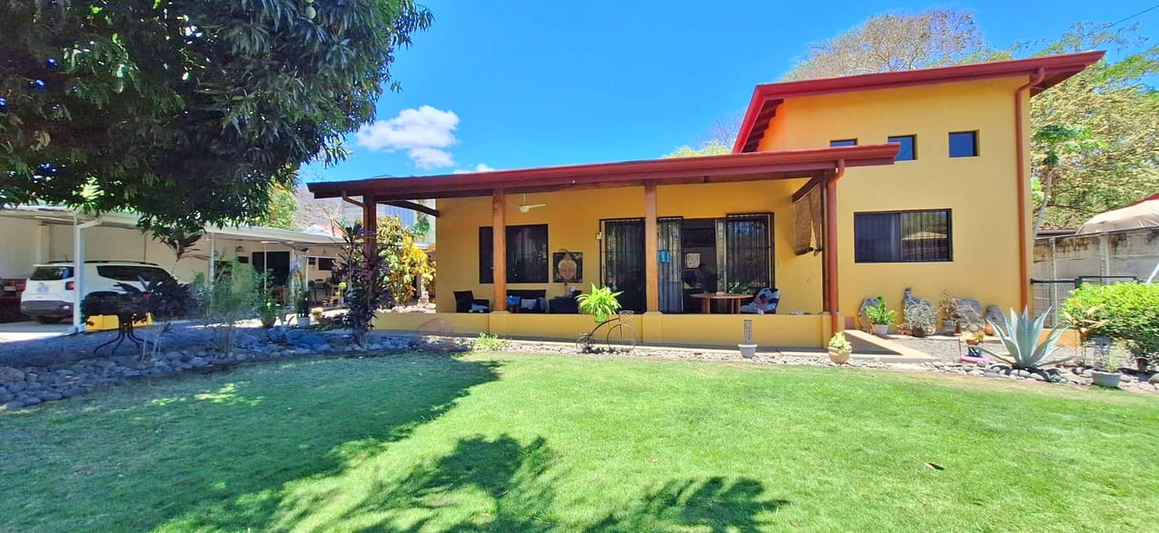 Villa Veneto | Private 3-Bedroom Home with Guest Studio on a Spacious Lot