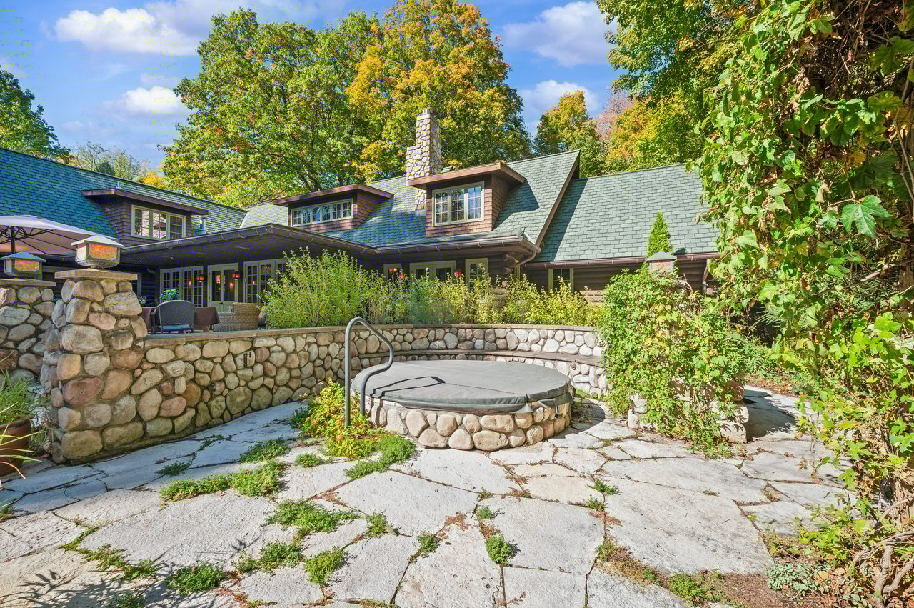 14657 Lakeshore Road