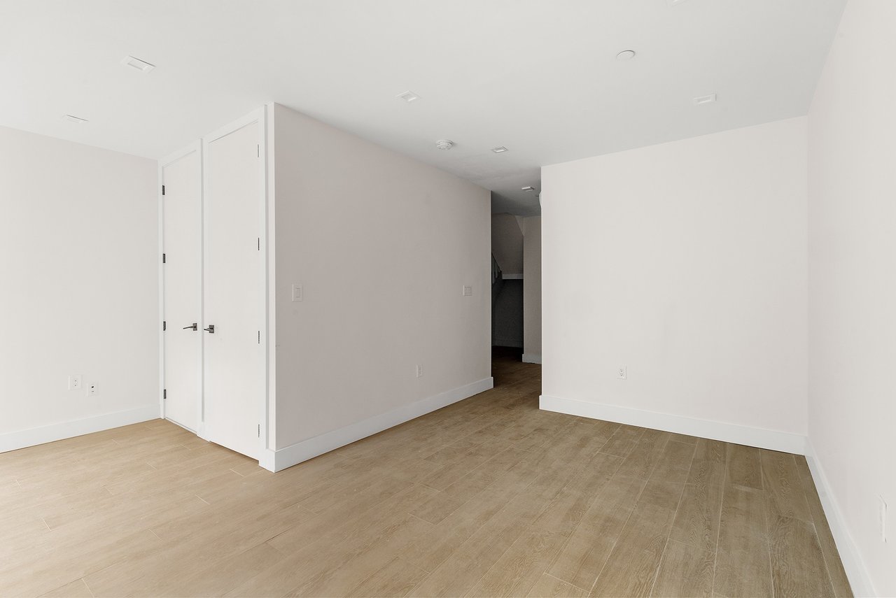 371 LINCOLN Road 1